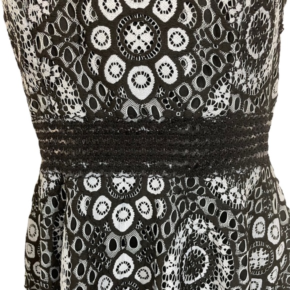 CITY TRIANGLES black + white lace high-neck halter skater mini dress [9 … - Picture 7 of 9